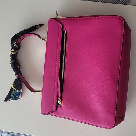 Elegant Pink Handbag - Picture 3 of 10